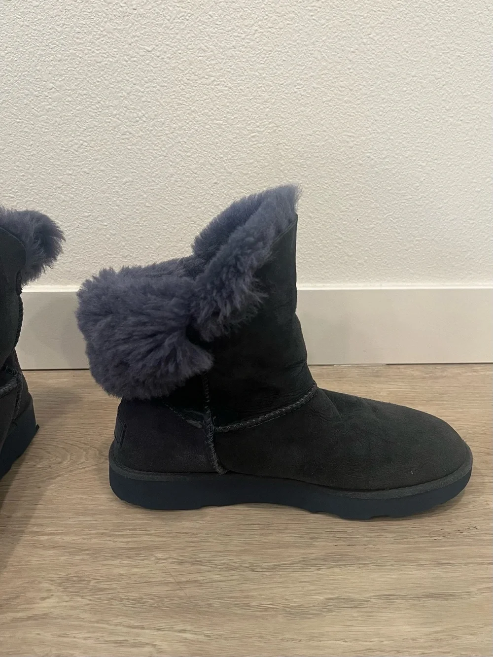 UGG Classic Cuff Short Boots Dark Blue / Navy Suede Shearling